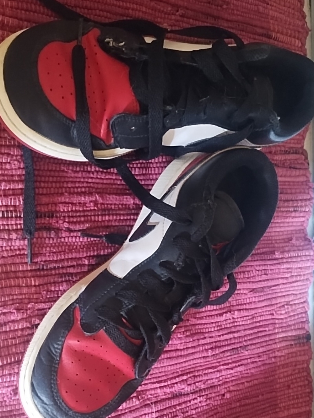 Boys Pre-loved Nike Air Jordans Size 6.5Y